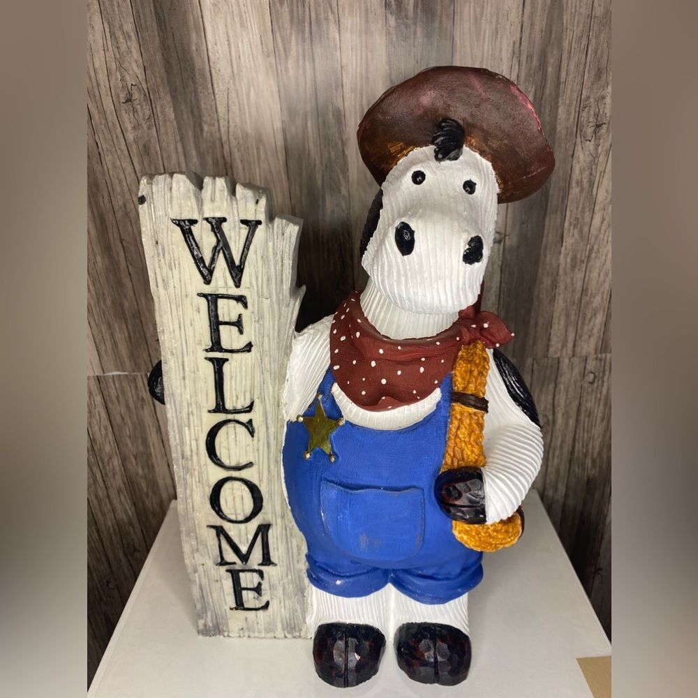 Cowboy welcome, cowgirl cow with rope and welcome style farmhouse style